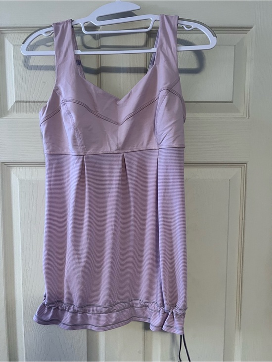 lululemon athletica Tops - Lululemon Athletica Lavender Cinch Hem Built In Bra Tank Top Size 6